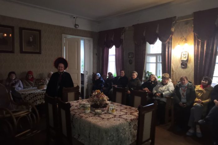 Музейно-познавательная программа «Покров праздничек приходит, что-то нам он приготовит?»