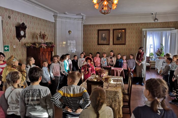 Музейно-познавательная программа «Здравствуй, к знаниям дорога!»