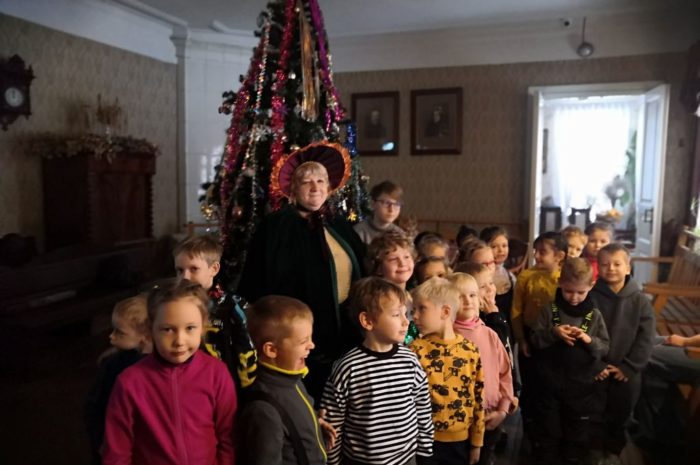 Театрально-музыкальное представление «На новогодние праздники в усадьбу Орехово»
