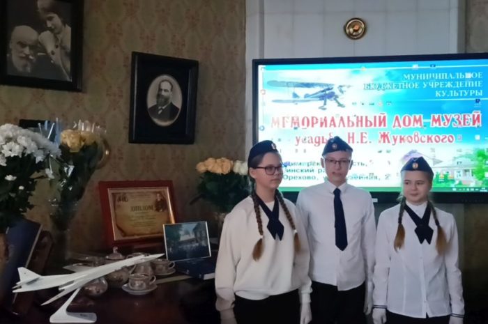 В гости к «Отцу русской авиации»: юные экскурсоводы из Кольчугино покорили сердца гостей